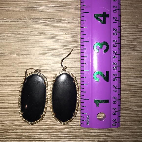 Kendra Scott Elle brass drop earrings in black - Picture 3 of 6